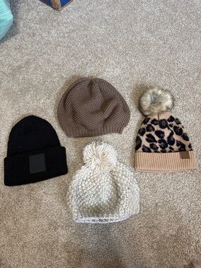 Lot of 4: Winter Beanie - Brown/Cream, Black